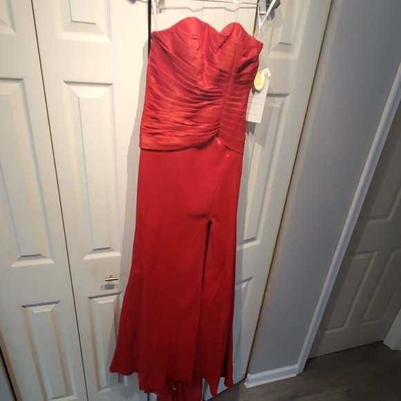 Prom dress - Picture 1 of 4
